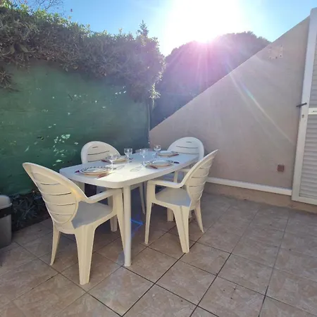 La Cyprienne Rez De Chaussee Avec Terrasse , Clim , Proche Et Marche